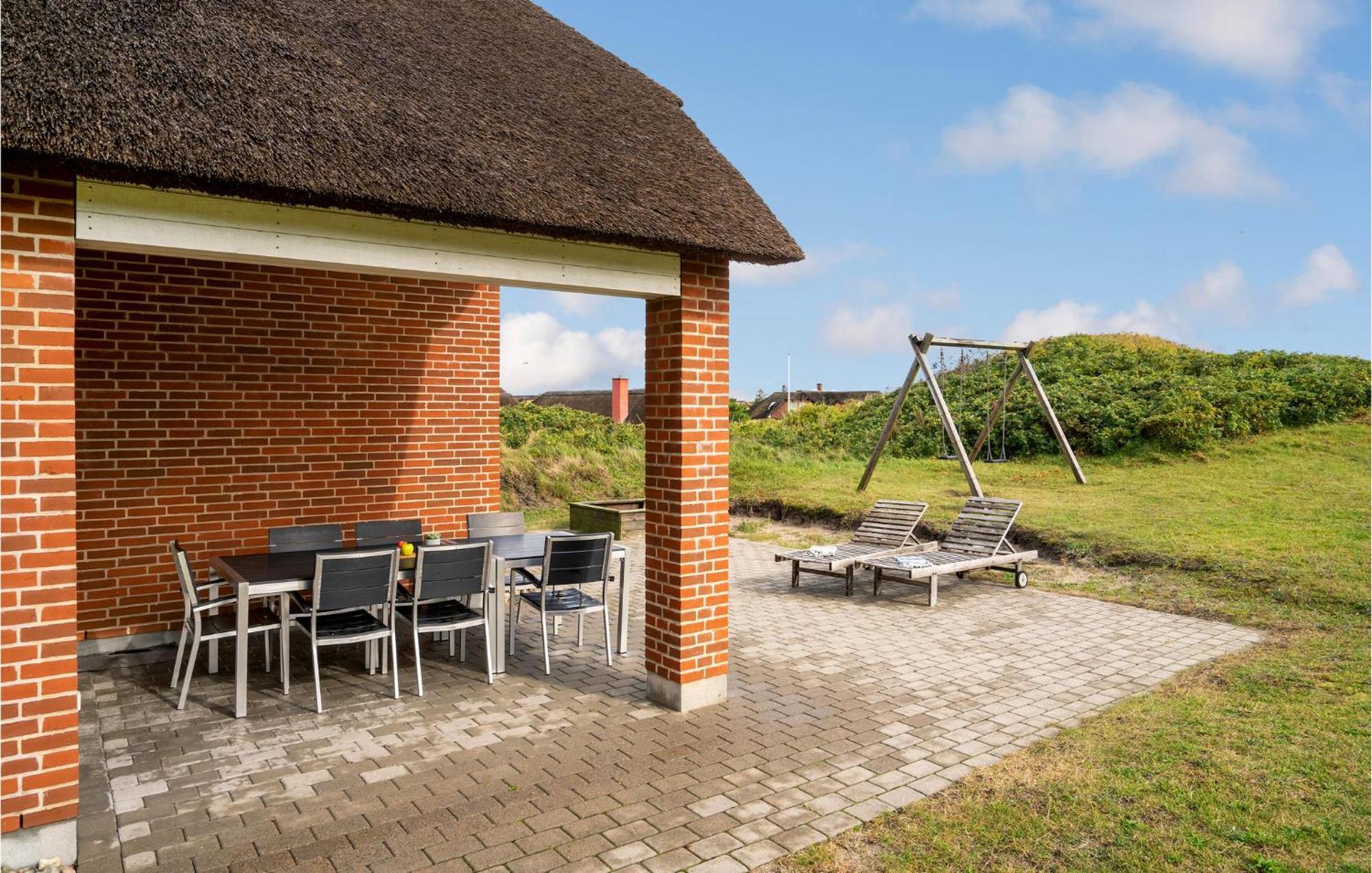 Amazing Home In Blavand With Wifi エクステリア 写真