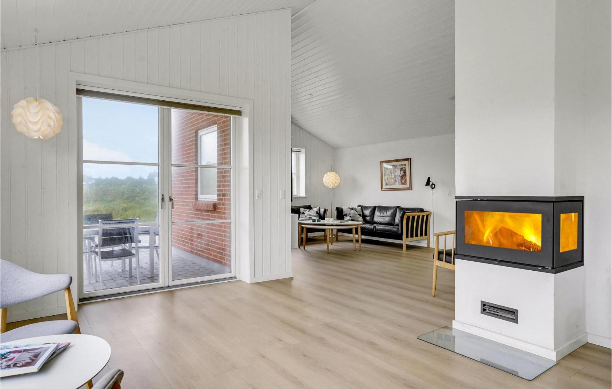 Amazing Home In Blavand With Wifi エクステリア 写真
