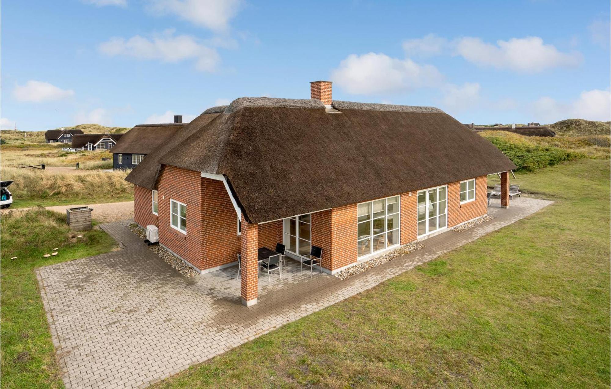 Amazing Home In Blavand With Wifi エクステリア 写真