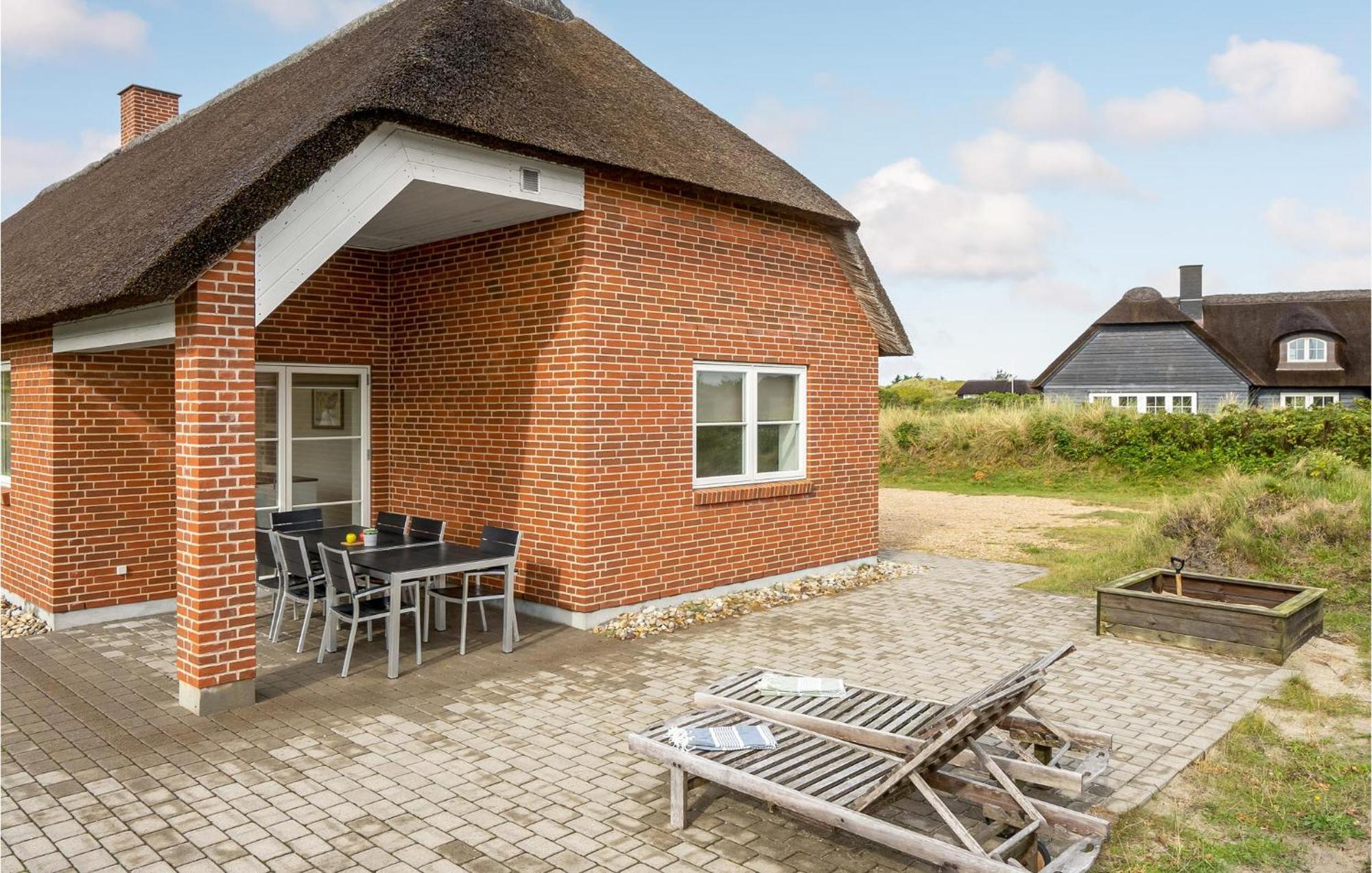 Amazing Home In Blavand With Wifi エクステリア 写真